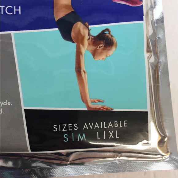 Blue Star Gray Floral Capri Leggings Women’s - Picture 8 of 12